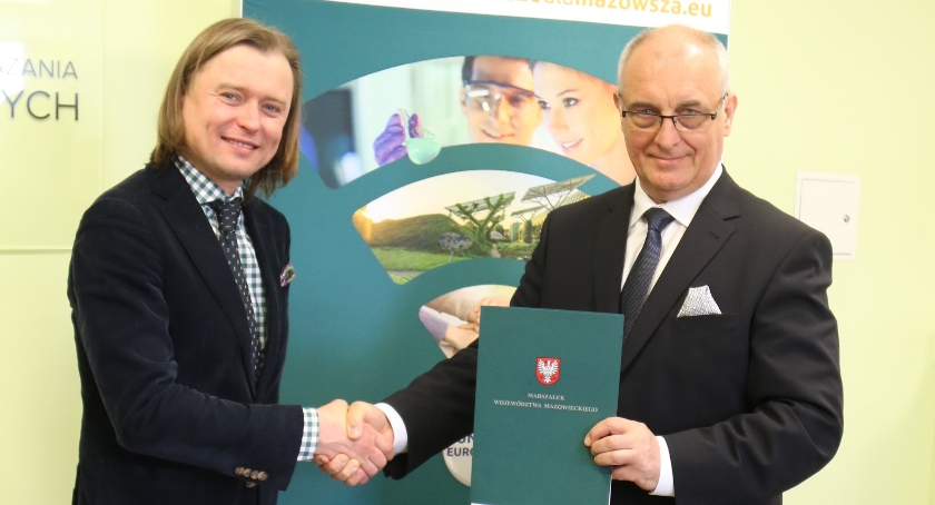 Foto: umowa o dofinansowanie remontu Dużej Areny podpisali Mariusz Frankowski - Dyrektor Mazowieckiej Jednostki Wdrażania Programów Unijnych i Ireneusz Prejs – Prezes Zarządu Stowarzyszenia Menedżerów firm działających w zakresie rozrywki, komunikacji i kultury.